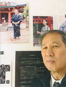 創作着物を着たモデルの写真が