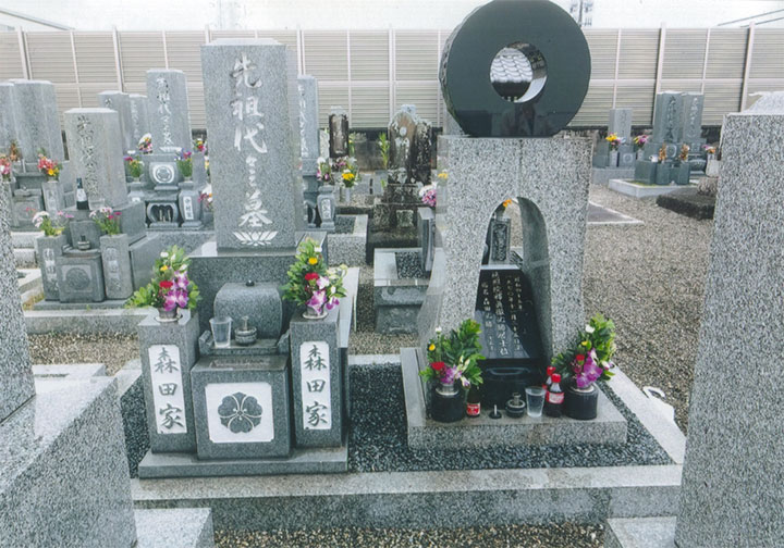 必勝氏のお墓です