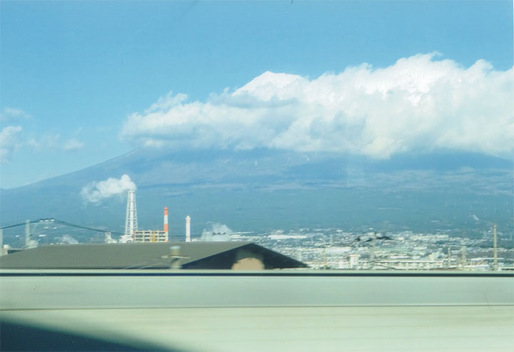帰りの新幹線で富士山が