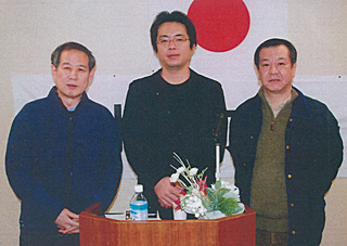 青木理さん（中央）、木村三浩氏（右９と。一水会フォーラムで