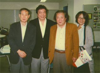 河合塾コスモで。（10/4）左から鈴木邦男、神谷秀樹さん、内海信彦さん、干場了子さん