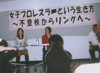 大畠美咲さん（左）、吉田万里子さんを迎えて。コスモ公開講座（10/18）