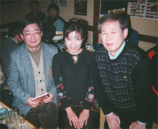 （左から）松岡利康さん、増山麗奈さん、鈴木邦男