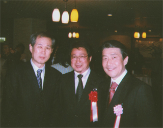 板東三津五郎さん（右）、谷口さん（中央）と