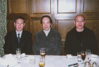 高橋巖先生（中央）と。右は、小松正二郎さん（11/24）