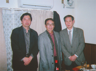 （左から）原武史さん、奥泉光さん、鈴木邦男（11/26）