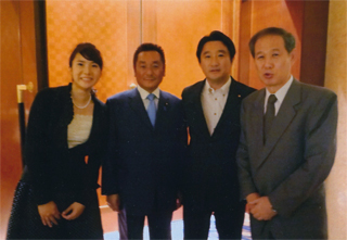 石川知裕さん（右から２人目」の出版記念会で。奥さま、松木けんこうさんも（8/31）