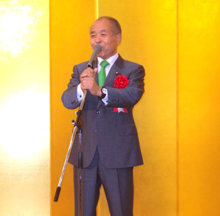 一水会結成40周年大会で乾杯の発声をする鈴木宗男さん