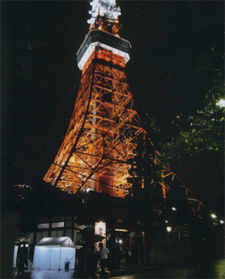 東京タワーのすぐ下の心光院で葬儀が