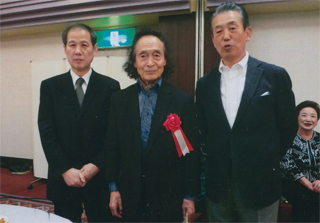 原子修さん（中央）、山本光伸さんと