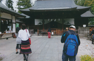 象山神社です
