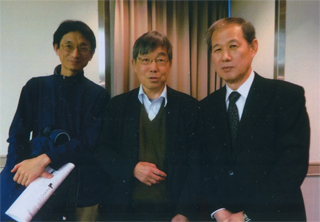 アレフの荒木さん、救援の山中さんと