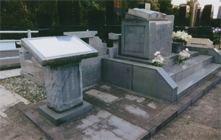 芹沢光治良さんのお墓です