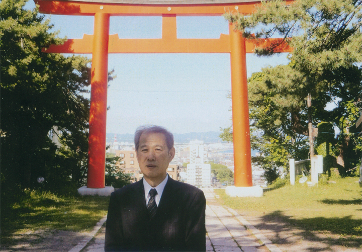 官軍の「護国神社」で